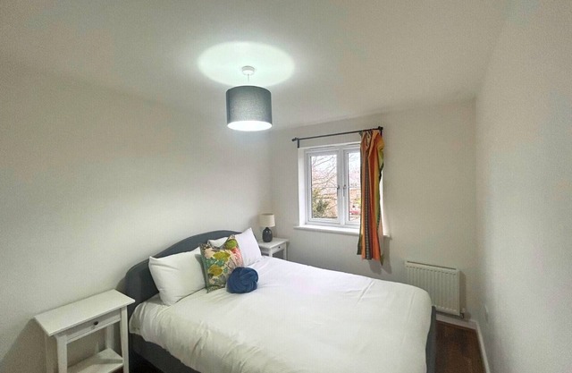 Taplow Spacious Stylish Four Bedroom Townhouse