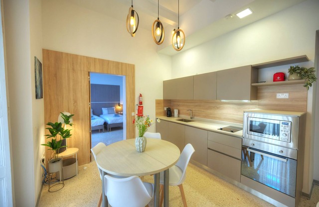Tasteful 2bedrooms with Maltese balcony MCOP1-2