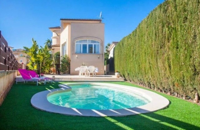 Tasteful holiday home with pool in the middle of Colonia St. Jordi near Es Trenc