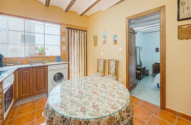 Tasteful holiday home in Mahora with balcony/terrace