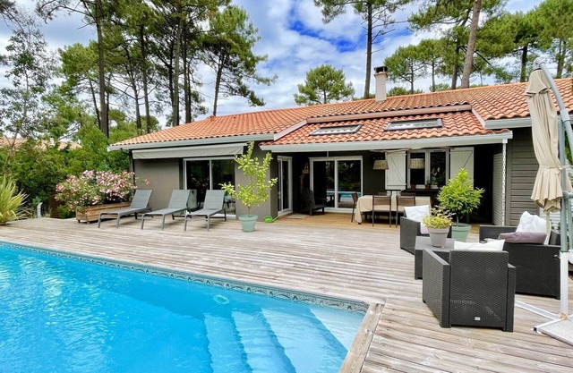 Tasteful house with great pool area