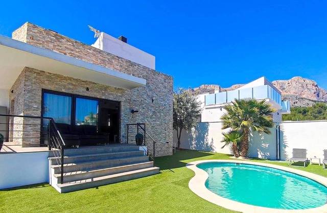 Tasteful villa in Comunidad Valenciana with pool