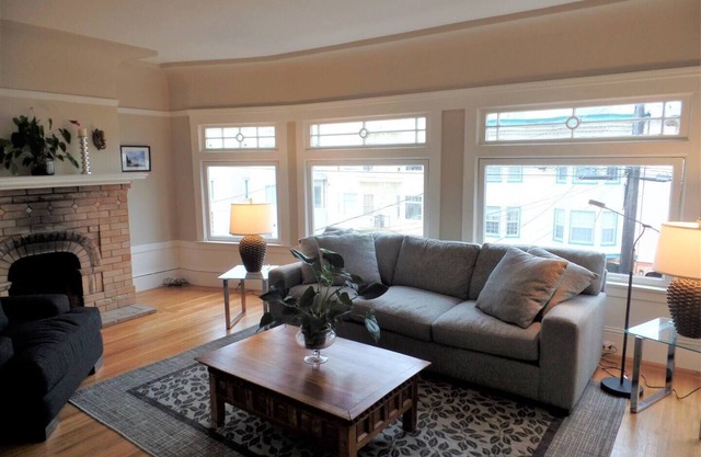 Tastefully remodeled ocean-view flat