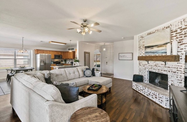 TCH - Cozy 3bd/2ba home in Murphy with Office Area