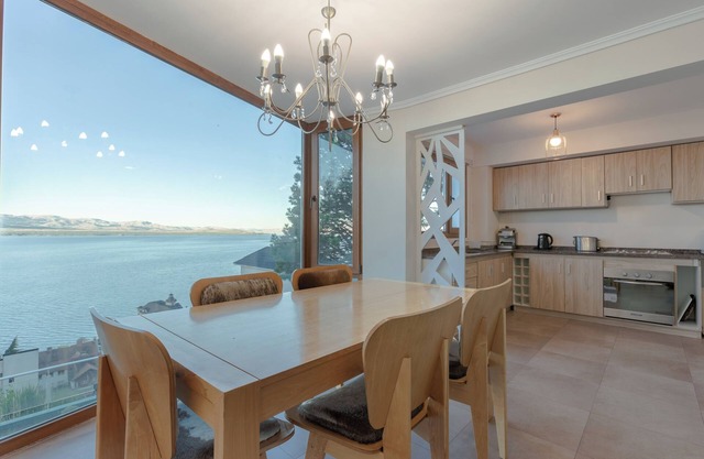 TD6 - Amazing 3 Bedroom Apartment - Terrace and Stunning Lake Views