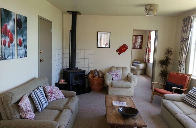 Te Honu House - 13B Millar Street, NP village *free wifi, sky TV & Spa pool
