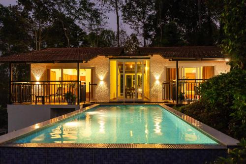 Tealawn Pool Villa, Munnar