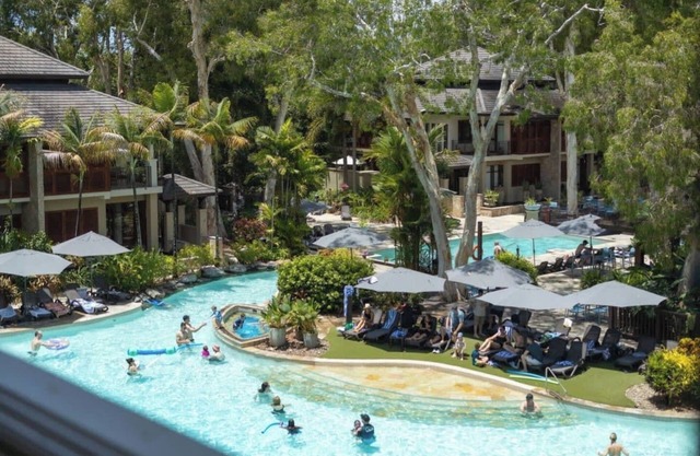 Temple Tranquility: Luxe Beachfront Retreat with Stunning Views