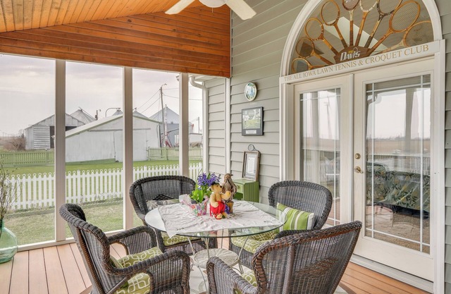 Tennis Court & Deck: Pet-Friendly Charles City Gem
