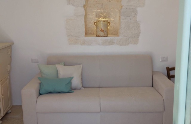 Terra Bianca trullo in Itria Valley with swimming pool for exclusive use