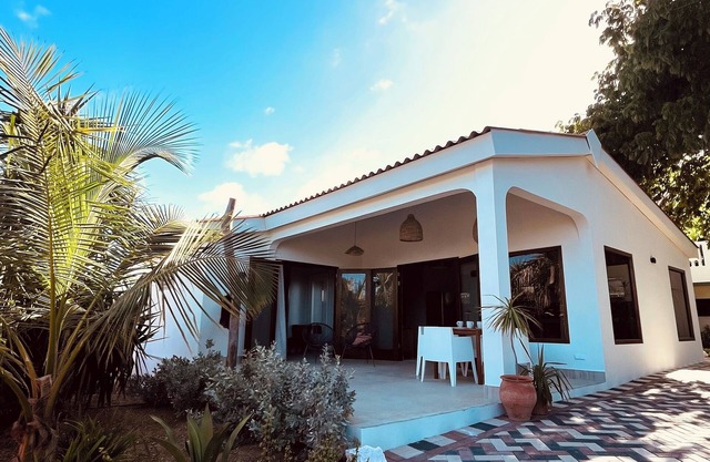 Terra77 - Private pool, Tropical garden, BBQ & Air conditioning, Close to beach & city