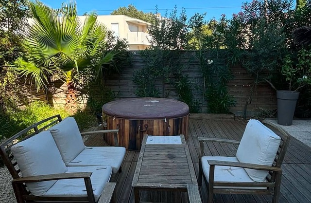 Terrace apartment with pool