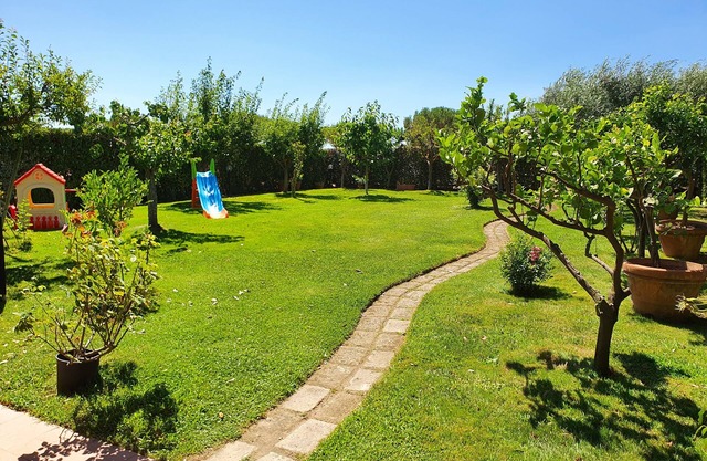 Terraced house a stone's throw from the sea