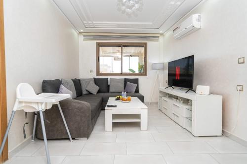 Terrasse et Confort centre de Tanger, Charmant 2 ch spacieux, clim, WiFi, vue dégagée