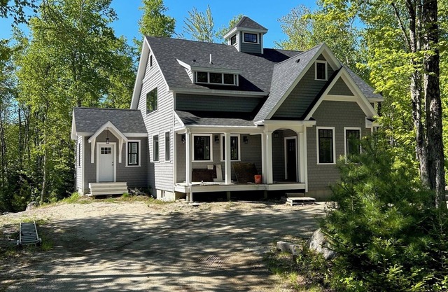 Terrific 3-bedroom/4 bath house in the hills of Surry. Sleeps 6-8