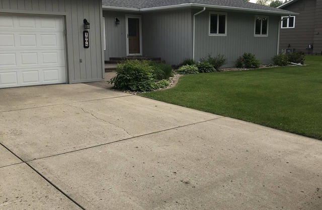 Terrific 5-bedroom house in enjoyable Jamestown with WiFi, AC