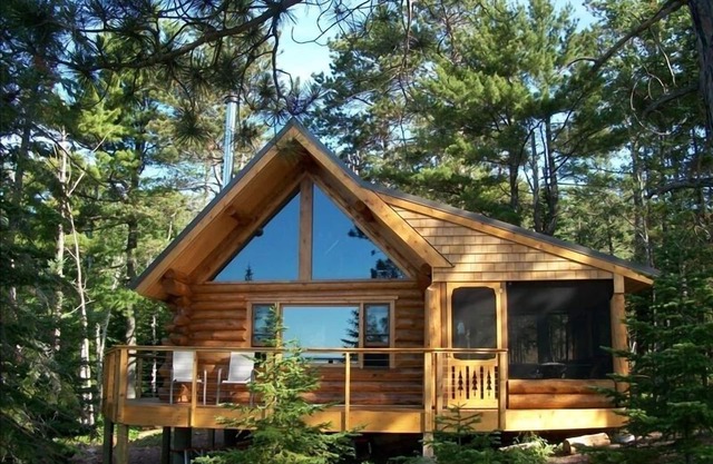 Tettegouche Log Cabin Lake Superior views, Sauna, 4 state parks, snowshoe trails