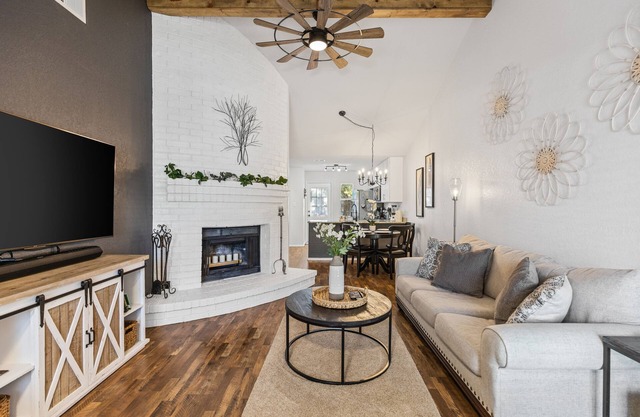 Texas Gardens- A Beautiful Cottage in the heart of DFW