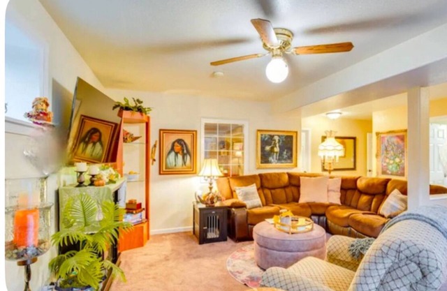 tExclusive Spacious 1500 sq ft 2BR Suite with Hot Tub, Sauna, Gym & BBQ Deck