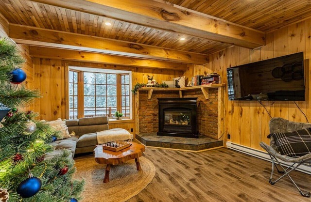 The Escapade - Private hot tub with pool table 6BR