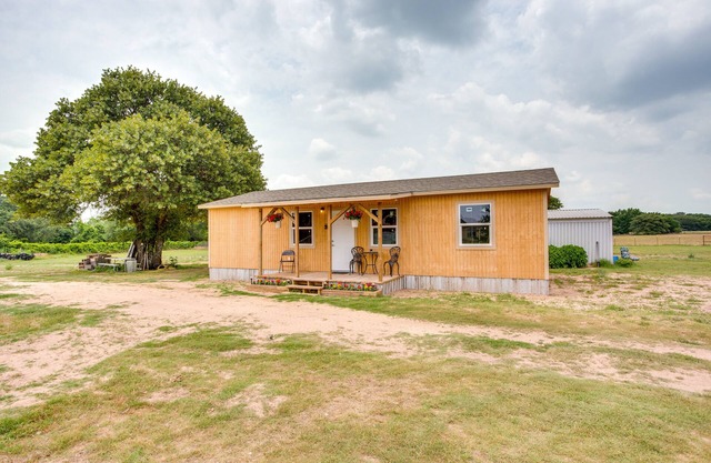 Thackerville Getaway w/Porch - Near WinStar!