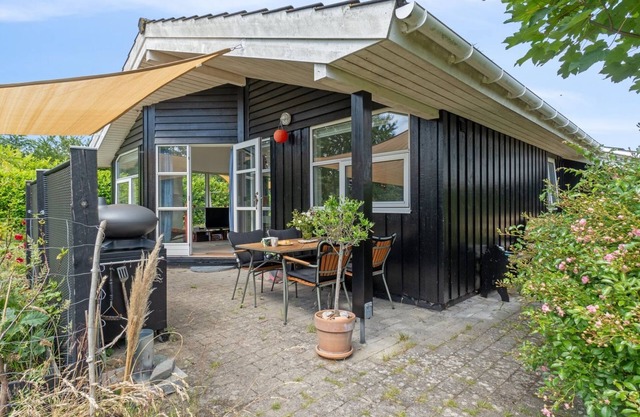 "Thanee" - 600m to the inlet by Interhome