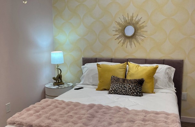 The American Hotel - Pillow Talk Suite 2 - Downtown Williams Bay.