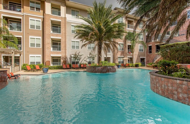 The Amir Poolside View - Luxe Pool, Jacuzzi & Gym