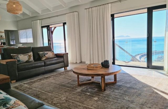 The Anchor, Luxury living for 2 with sea view and Jacuzzi