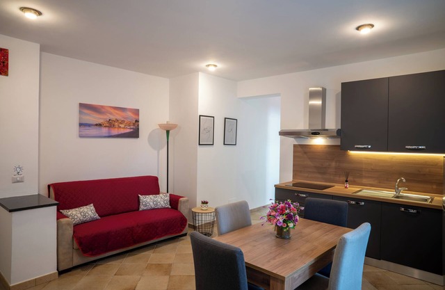 The Antox 5 Star Station