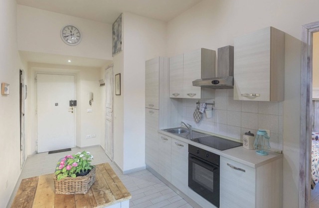 The apartment, on the second floor with no elevator, has just been renovated and is ideal for couple