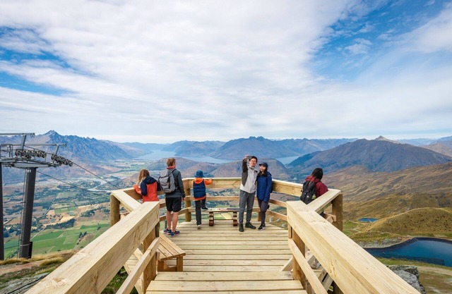 The Arrowtown House, Queenstown, near mountains, lakes, scenic trails & wineries