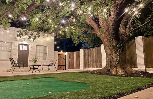 The Backyard Luxe 1 bed/1 bath - Near TTU