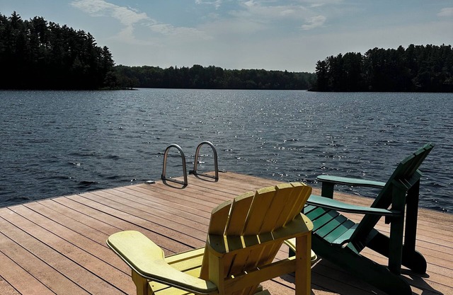 The Ball Cottage - Beautiful Lakefront Hideaway on Bull Lake!
