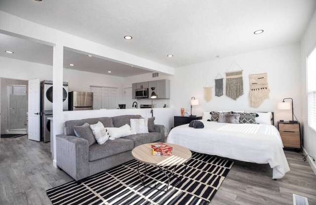 The Barber Loft-Close to Downtown, 35 Mins to Ski!