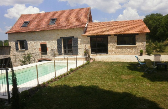 The barn of Mas de Pérou with private pool