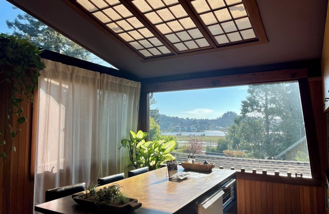 The Bathhouse: Boho Modern + Hot Tub + Water View