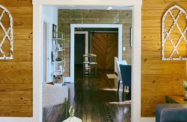 The Baum Suite: Charming 1950s Gem in Schulenburg ~New Owner~
