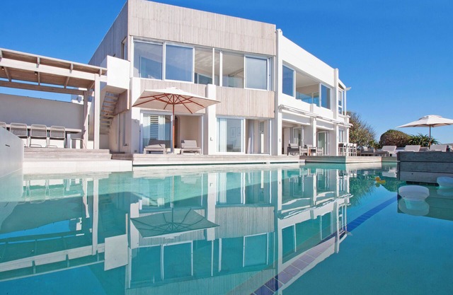 The Bay House - Luxury Beachside Villa, Kommetjie, Cape Town