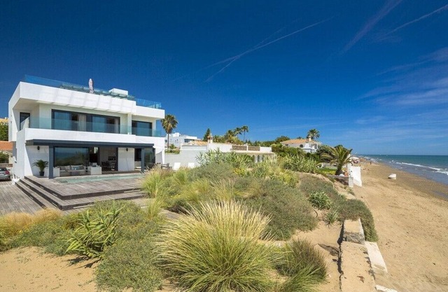The Beach House -Front line beach Villa in Elviria