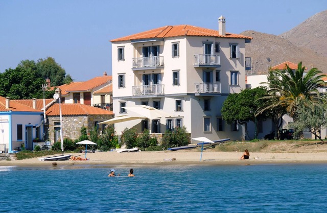 The Beachfront Villa (1st Floor 3 Bed Apartment)