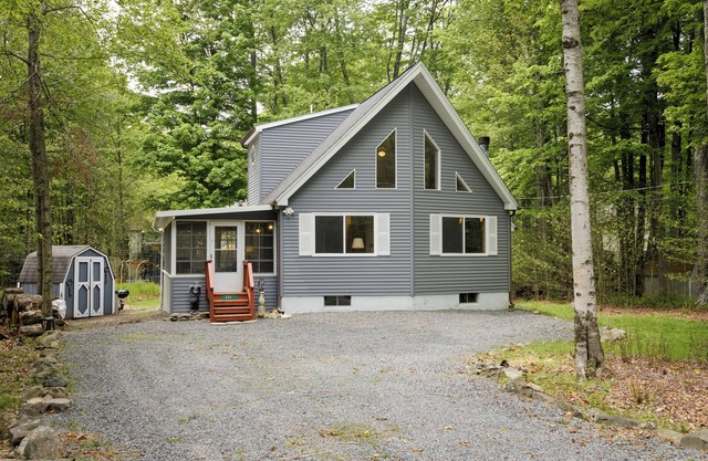 The Bear's House, Pet Friendly, Level 2 EV Charger
