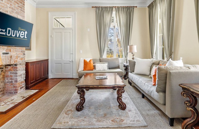 The Beauty on Broad, a Luxury 1br/1.5ba Apt.