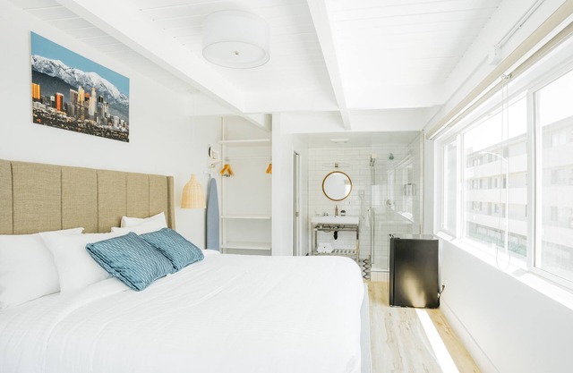 The Belmont Shore Inn