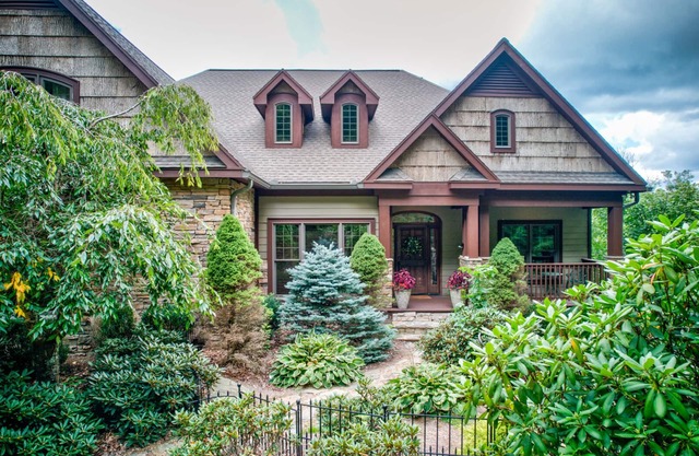 The Bird's Nest at Sugar Mountain -Stunning luxury home with incredible views & amenities.