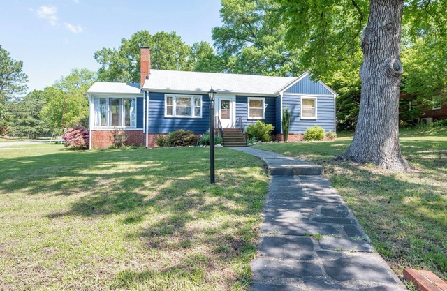 The Blue bungalow: 3-bedroom in Richmond