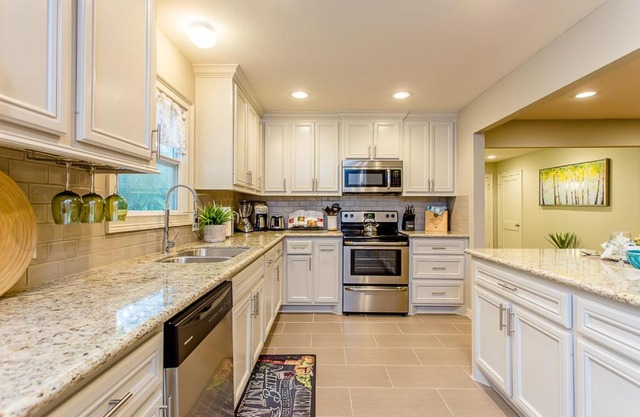 The Blue Door Bungalow - Luxury Home Downtown Houston
