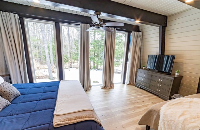 The Blue Lodge-NH Lake Retreat, Dog Friendly!