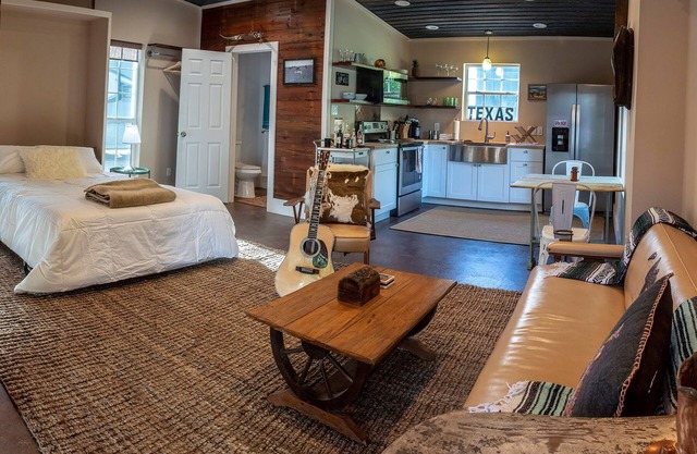 The Blueberry Cottage in South Austin