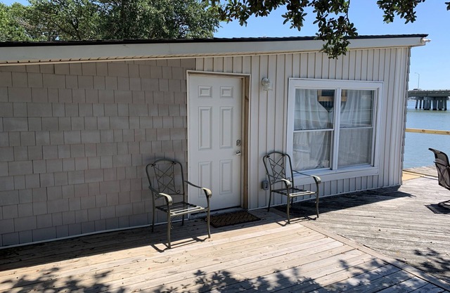 The Boat House - Water Front, WiFi, Pet Friendly by RedAwning
